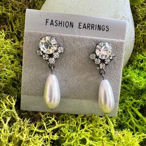 Elegant Silver and White Fashion Earrings